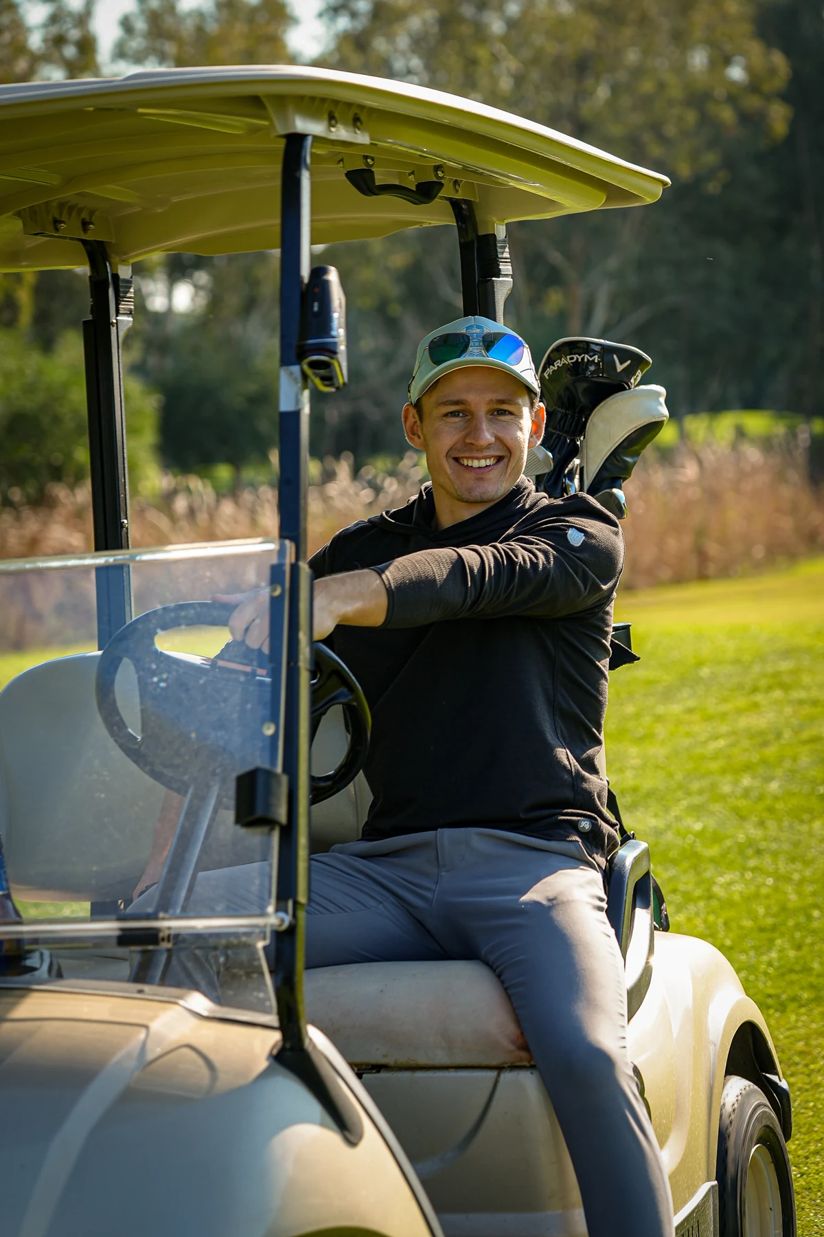 Patrice Arnold, Swiss PGA Golf Professional, im Golfcart auf dem Golfplatz